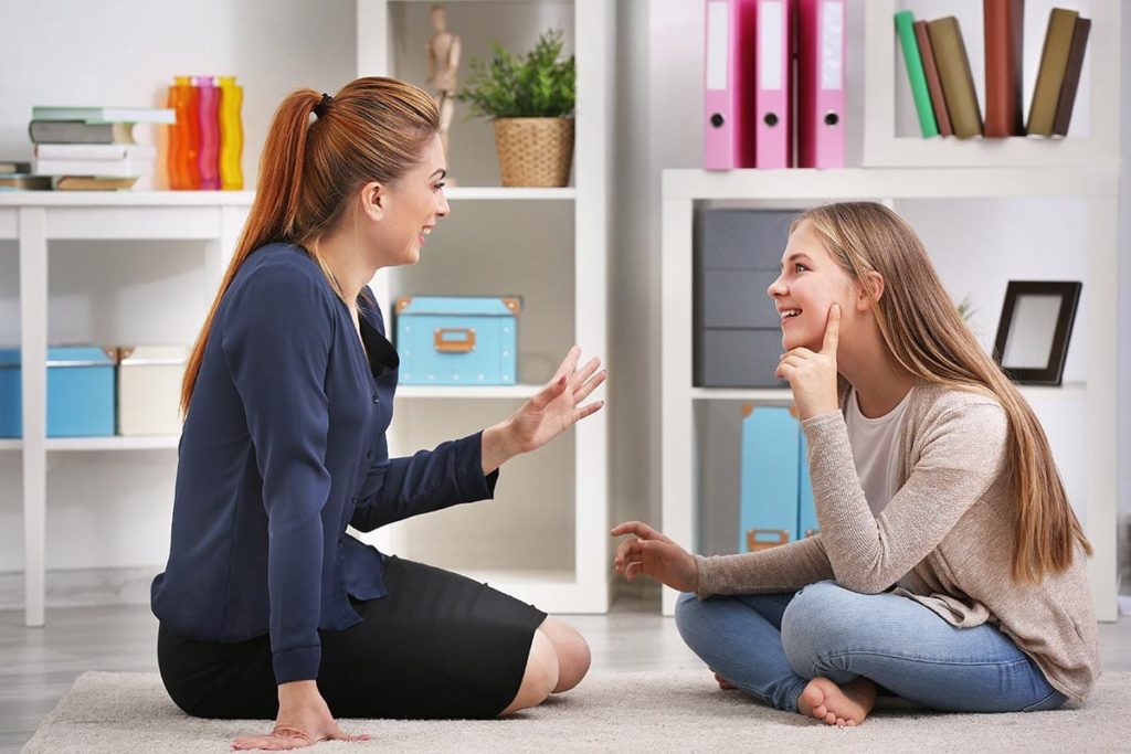 therapist explaining to teenage girl the benefits and advantages of psychotherapy for teens