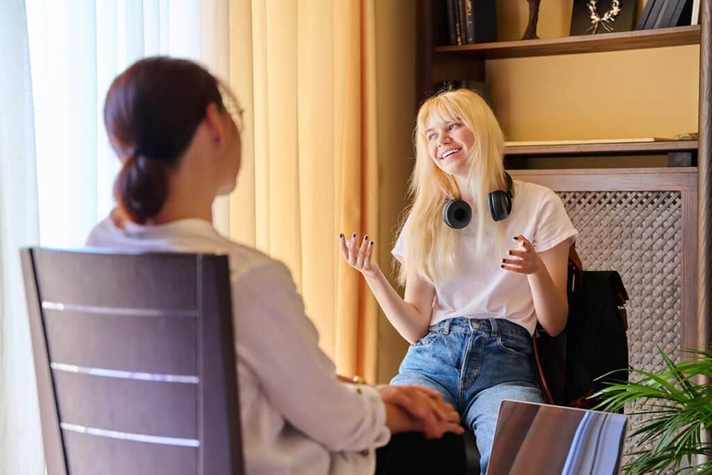 female therapist explaining to adolescent girl about finding cognitive-behavioral therapy in Nampa, Idaho.